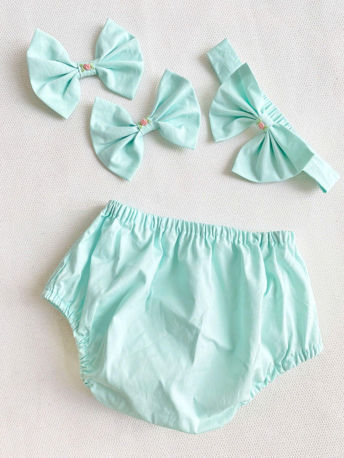 PRE-ORDER&GET NEXT WEEK‼️NEW PACK OF 6 SIZES 🤩NINA MINT🕊️HAND-SMOCKED🧵🪡DRESS & HAIR ACCESSORIES🎀