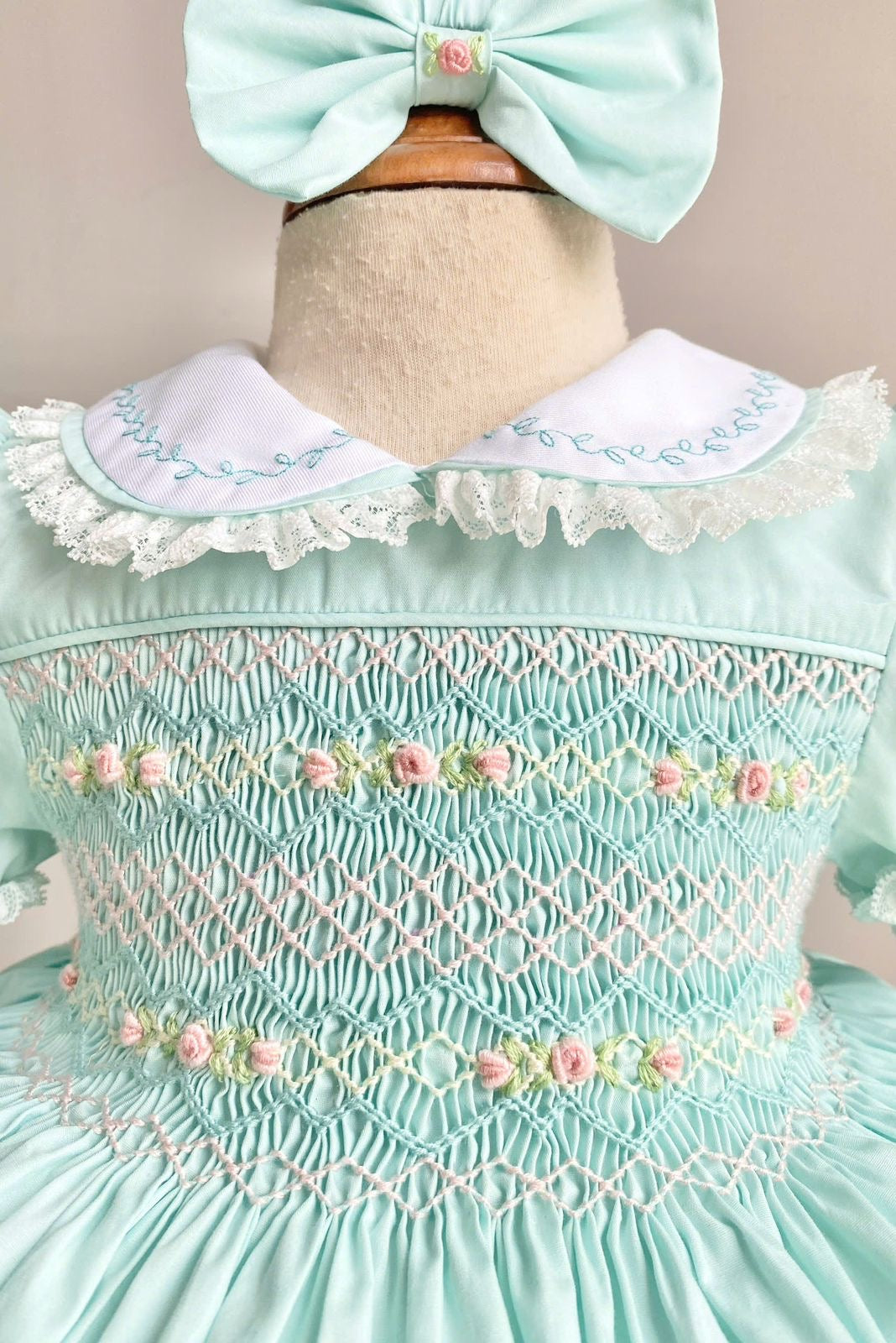PRE-ORDER&GET NEXT WEEK‼️NEW PACK OF 6 SIZES 🤩NINA MINT🕊️HAND-SMOCKED🧵🪡DRESS & HAIR ACCESSORIES🎀