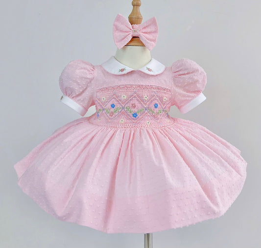 PRE-ORDER&GET NEXT WEEK‼️PACK OF 5 SIZES NEW🤩LYDIA BABY PINK🌸HAND-SMOCKED🧵🪡DRESS,PANTIES & HAIR ACCESSORIES🎀🎀