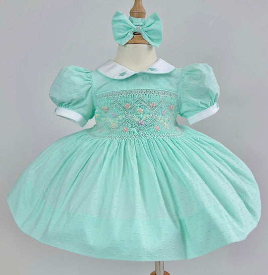 PRE-ORDER&GET NEXT WEEK‼️PACK OF 5 SIZES NEW🤩LYDIA MINT SWISS DOT💞HAND-SMOCKED🧵🪡DRESS,PANTIES & HAIR ACCESSORIES🎀🎀