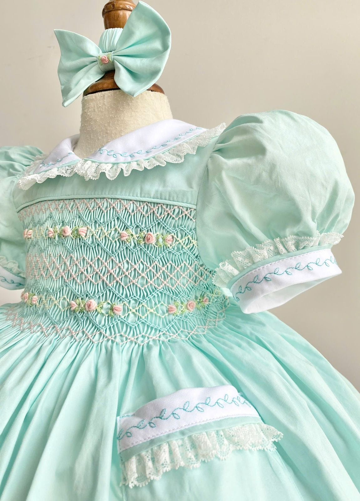 PRE-ORDER&GET NEXT WEEK‼️NEW PACK OF 6 SIZES 🤩NINA MINT🕊️HAND-SMOCKED🧵🪡DRESS & HAIR ACCESSORIES🎀