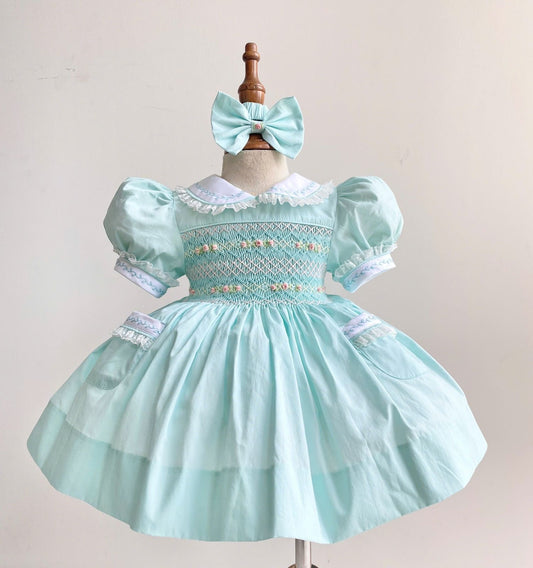 PRE-ORDER&GET NEXT WEEK‼️NEW PACK OF 6 SIZES 🤩NINA MINT🕊️HAND-SMOCKED🧵🪡DRESS & HAIR ACCESSORIES🎀