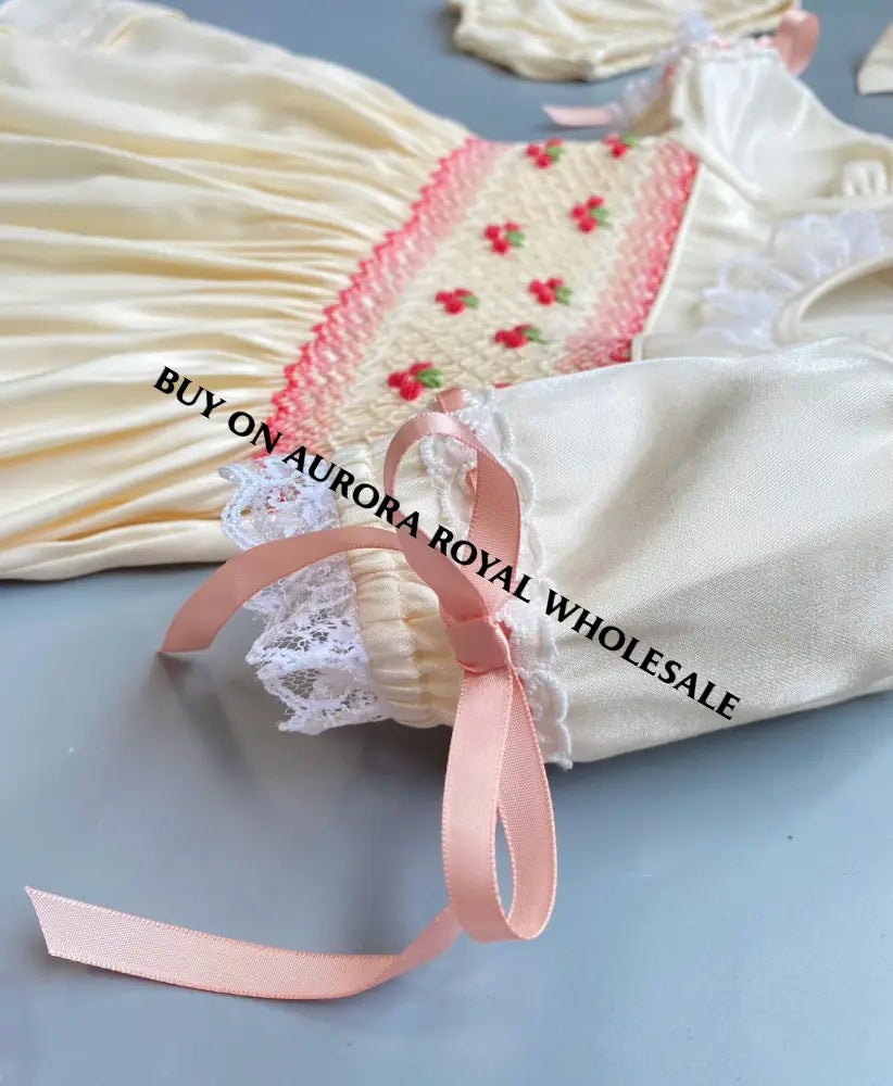 NEW! PACK OF 4 SETS NEW👑TERESA🧚🏻‍♀️🧚WHITE & CREAM🎂HAND-SMOCKED🧵🪡CEREMONY/DAY GOWN BONNET BIB,KNICKERS & HEADBAND SET🎀