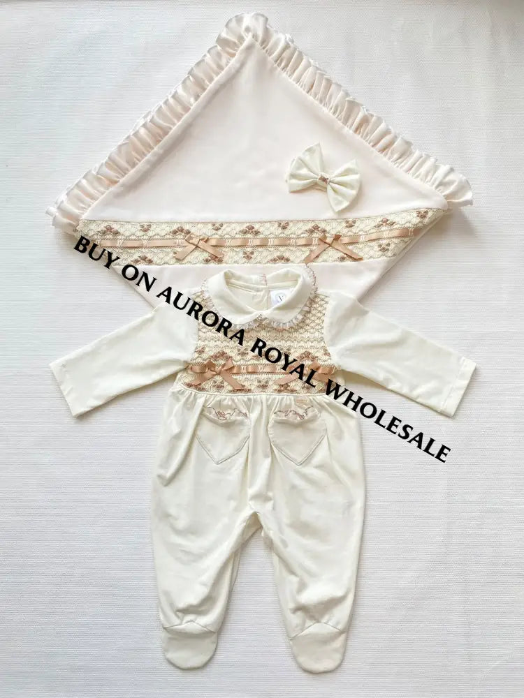 PRE-ORDER NOW & GET IT SOON‼️NEW🧁 HAND-SMOCKED🧵🪡👑& HAND-EMBROIDERED BELLA BABY BABYGRROW & BLANKET👼 - BABYGROW