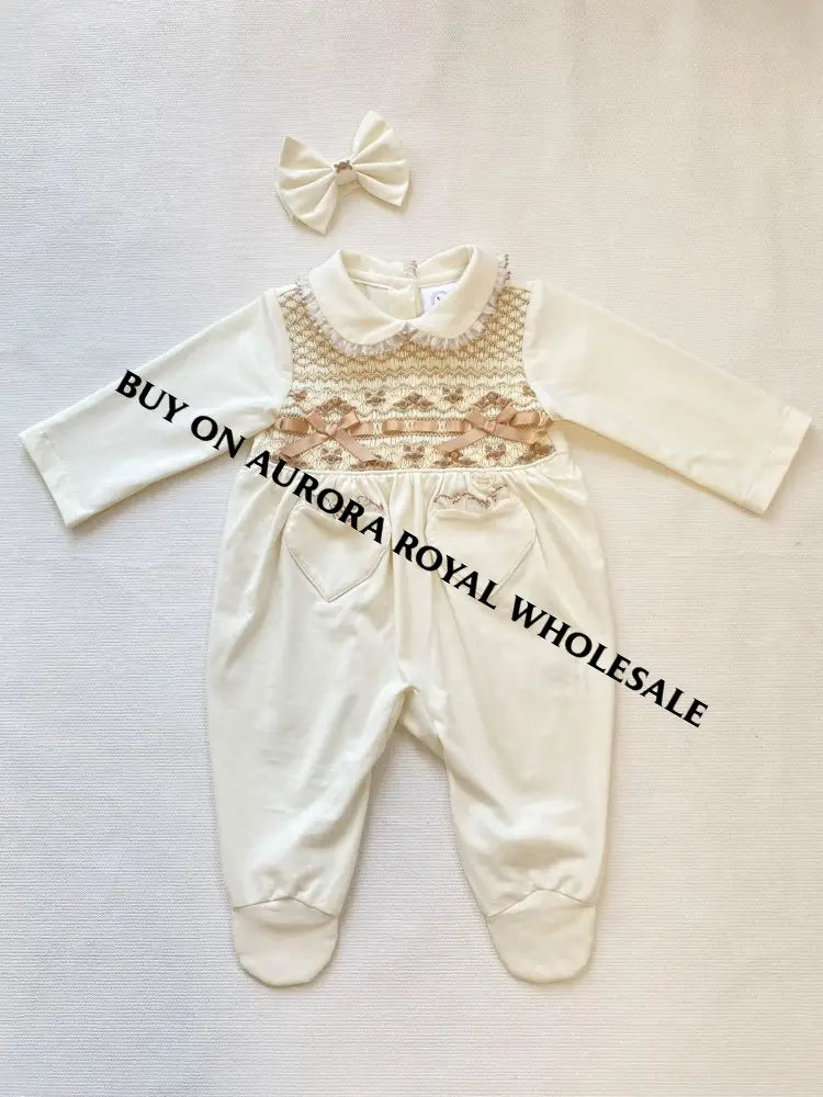 PRE-ORDER NOW & GET IT SOON‼️NEW🧁 HAND-SMOCKED🧵🪡👑& HAND-EMBROIDERED BELLA BABY BABYGRROW & BLANKET👼 - BABYGROW