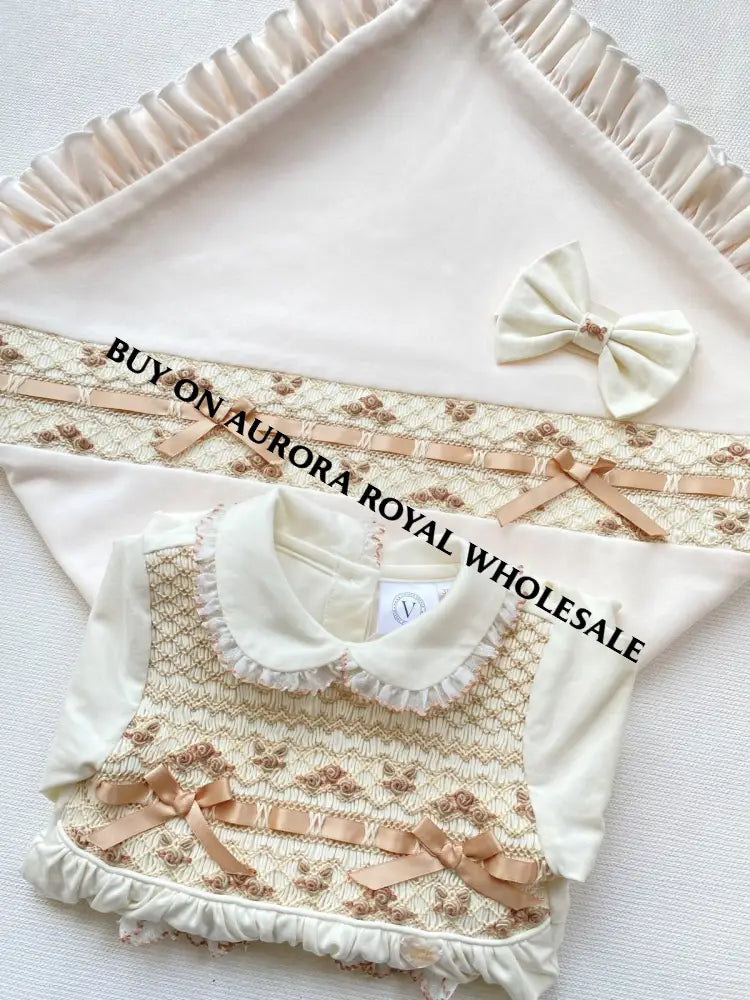 PRE-ORDER NOW & GET IT SOON‼️NEW🧁 HAND-SMOCKED🧵🪡👑& HAND-EMBROIDERED BELLA BABY BABYGRROW & BLANKET👼 - BABYGROW