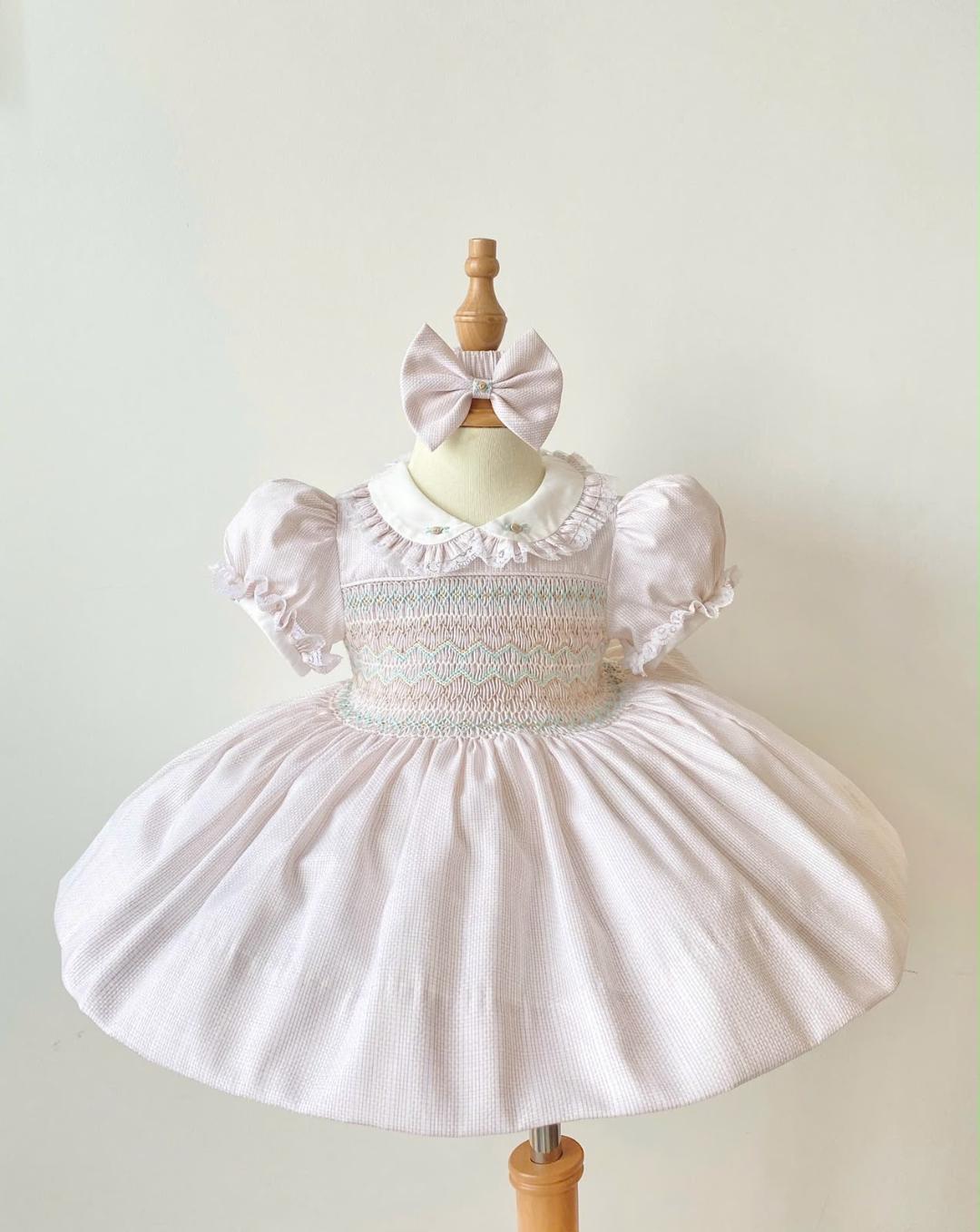 PRE-ORDER & GET IT NEXT WEEK‼️NEW SEASON🍁☀️PACK OF 6 SIZES! KELLY CREAM & MINT🍨HAND-SMOCKED🧵🪡DRESS & ACCESSORIES🎀