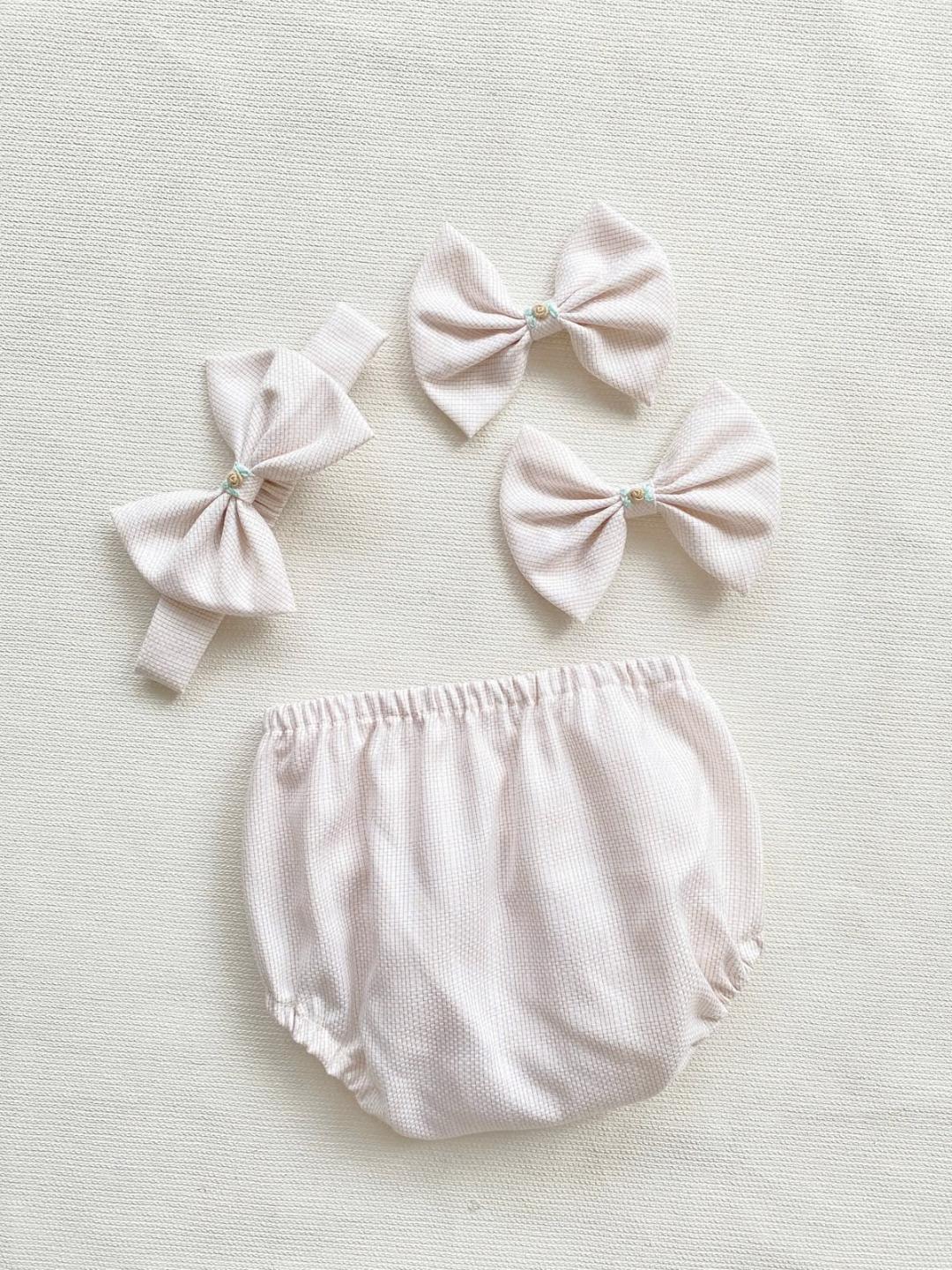 PRE-ORDER & GET IT NEXT WEEK‼️NEW SEASON🍁☀️PACK OF 6 SIZES! KELLY CREAM & MINT🍨HAND-SMOCKED🧵🪡DRESS & ACCESSORIES🎀