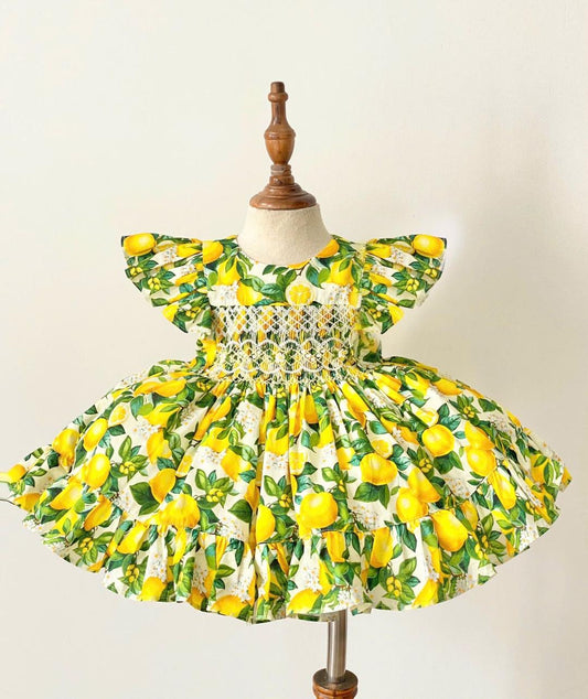 PRE-ORDER&GET NEXT WEEK‼️PACK OF 6 SIZES OLIVIA LEMON🍋PRINT⚜️HAND-SMOCKED DRESS,🧵🪡KNICKERS, BAG & HAIR BOWS🎀
